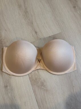 Sold
Victoria's Secret Strapless Molded Bra - Light Nude